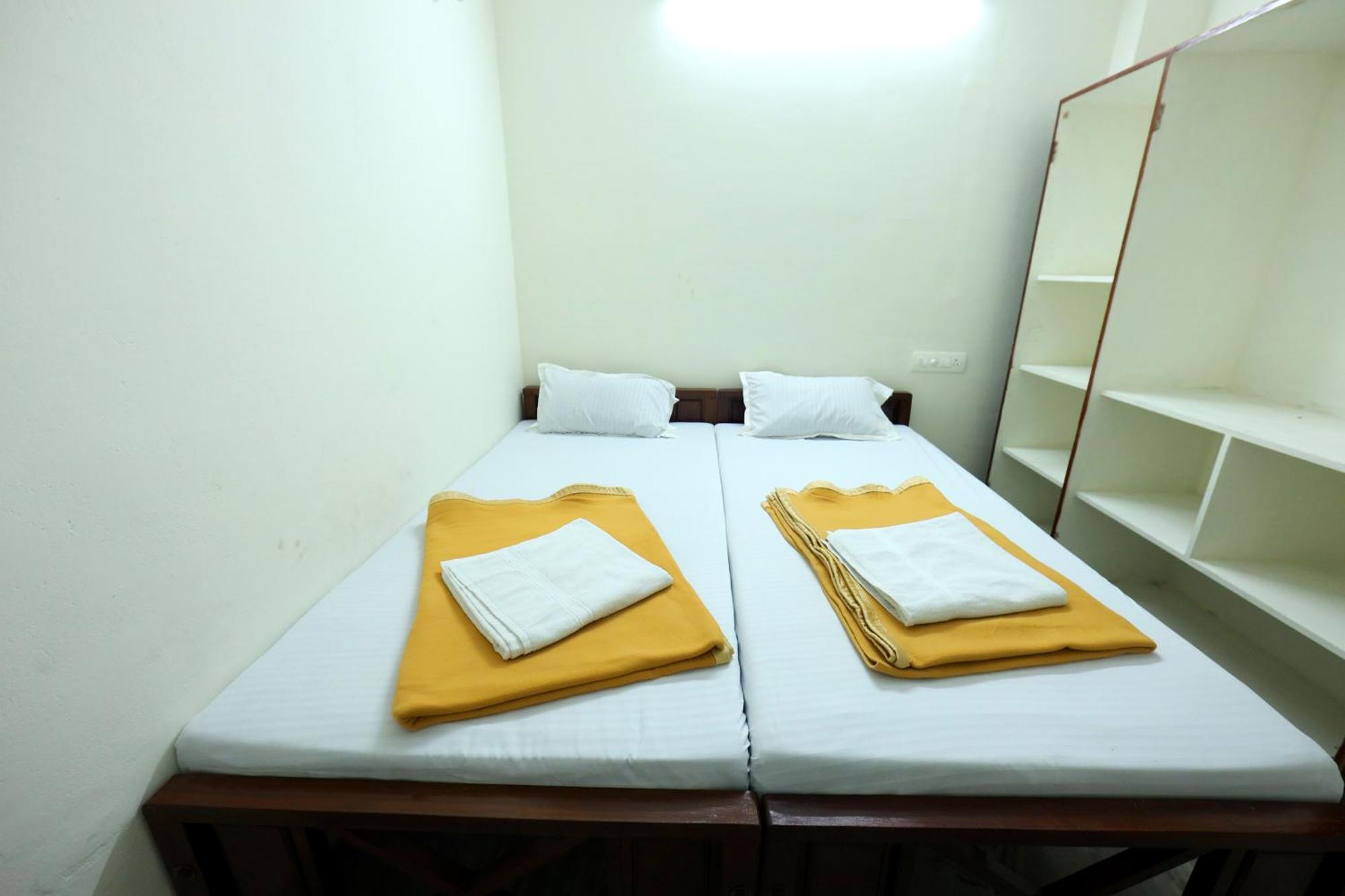Temple View Residency Hotel Chottanikara Exterior photo