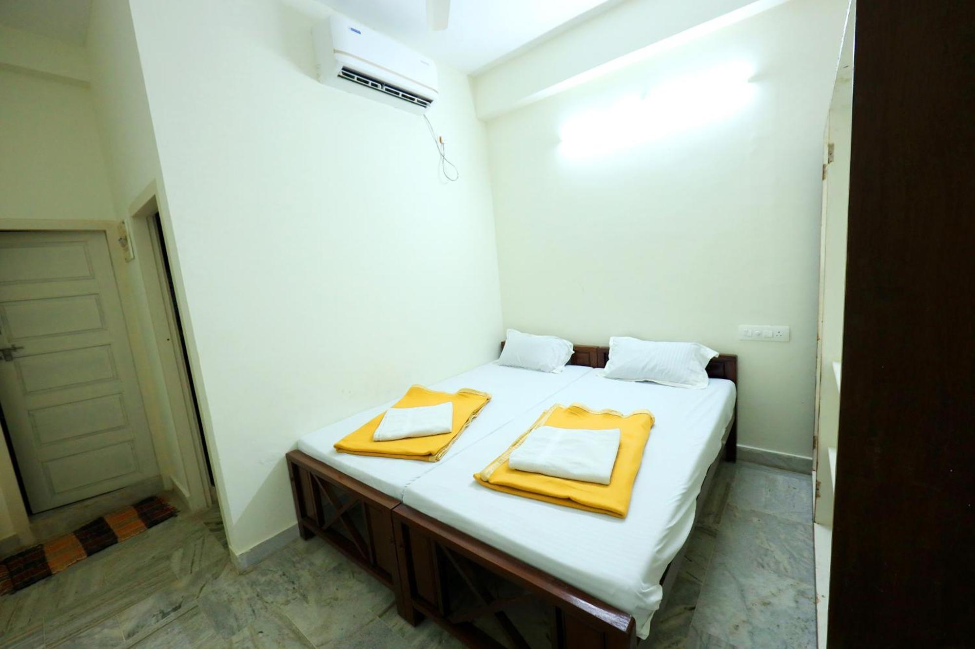 Temple View Residency Hotel Chottanikara Exterior photo