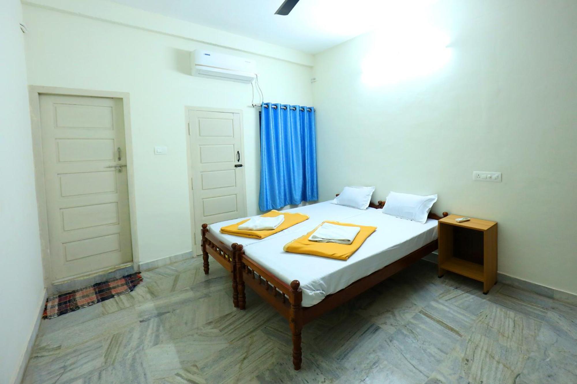 Temple View Residency Hotel Chottanikara Exterior photo